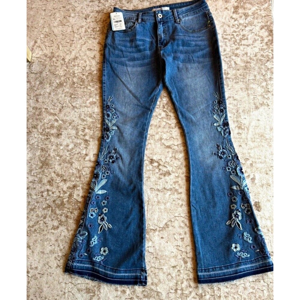 ThCreasa Women’s XL Floral Embroidered Flare Jeans Boho Y2K Blue Denim NWT
